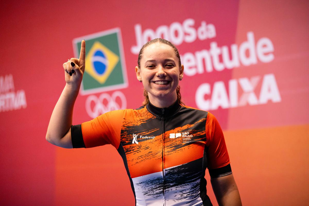 Sob olhares do atleta olímpico Renato Rezende, saem do ciclismo potência máxima as primeiras medalhas nos Jogos da Juventude CAIXA Brasília 2025