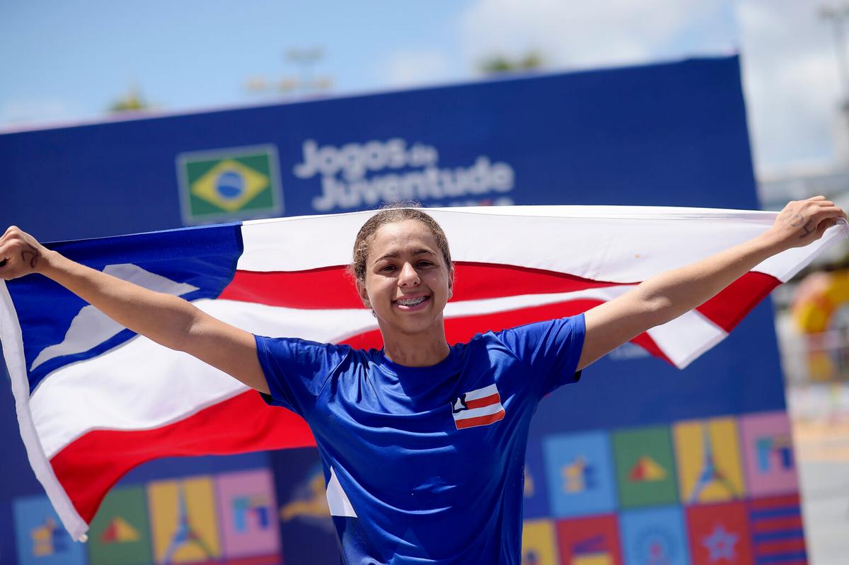 Fã de Ana Marcela Cunha, baiana de Itabuna leva ouro nas águas abertas dos Jogos da Juventude sob comando do irmão da campeã olímpica